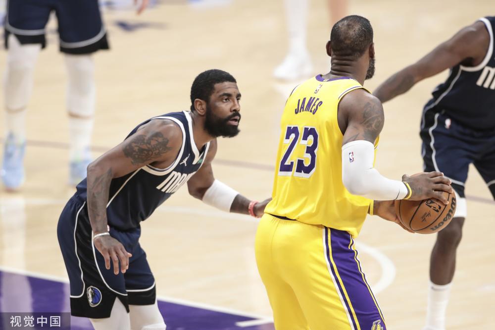 球踢进禁区 球踢进禁区